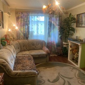 Продаётся двухкомнатная квартира в Луганске